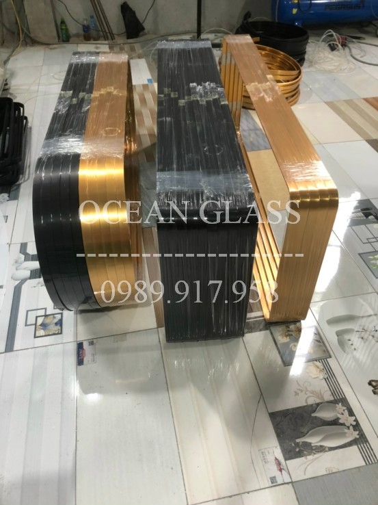Gương dán tường, gương trang trí, gương ghép , gương bỉ, gương ocean glass, gương dán tường bàn ăn, gương bàn ăn, gương phòng khách, gương viền nhôm, gương khung nhôm